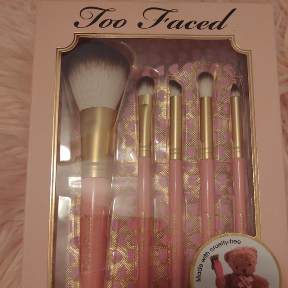Too Faced Other - 🐻NWT Too Faced Teddy Bear Brush Set